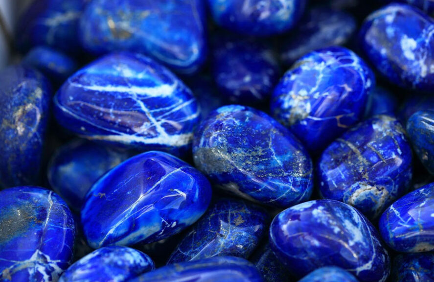 Lapis Lazuli Taşı: Özellikleri, Faydaları ve Kullanım Rehberi