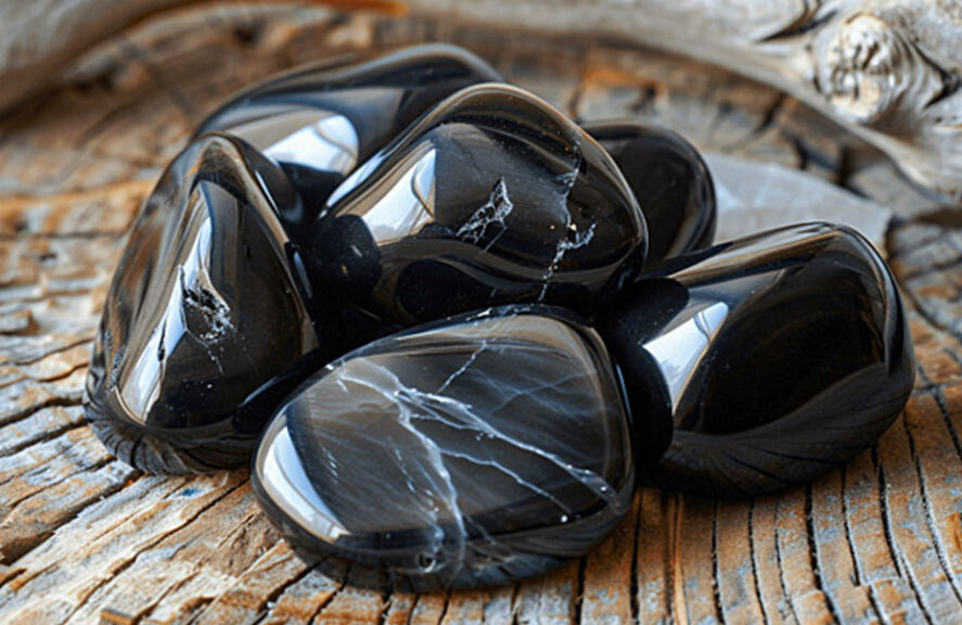 Obsidyen Taşı: Özellikleri, Faydaları ve Kullanım Rehberi