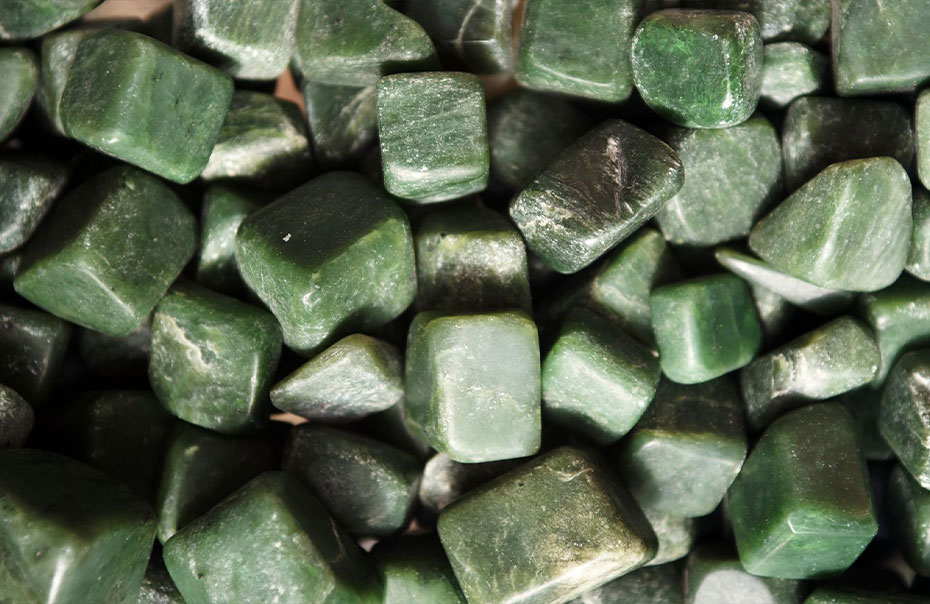 Yeşim Taşı: Özellikleri, Faydaları ve Kullanım Rehberi