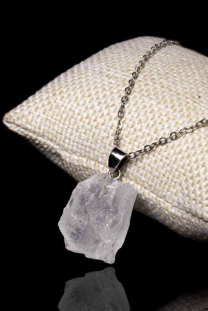 Sertifikalı Ham Işlenmemiş Kristal Kuvars Taşı Doğal Taş Kolye