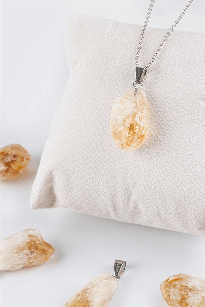 Sertifikalı Ham Işlenmemiş Sitrin Taşı Kolye (GÜMÜŞ APARATLI)