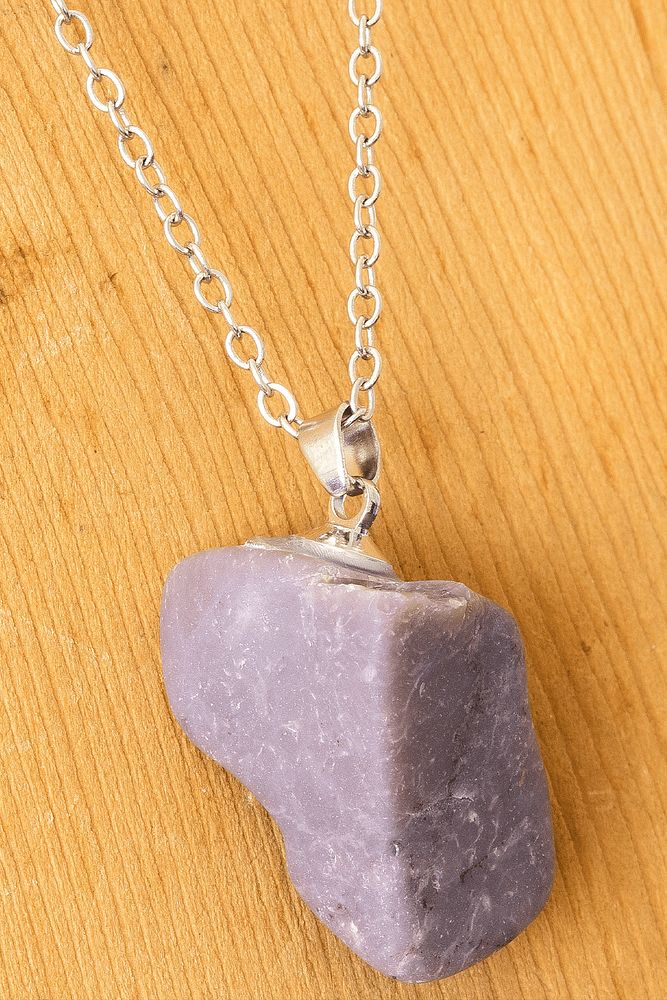 Sertifikalı Ham İşlenmemiş Açık Mor Çeroit Taşı Kolye