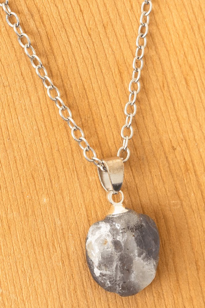 Sertifikalı Ham İyolit (Su Safiri) Taşı Kolye