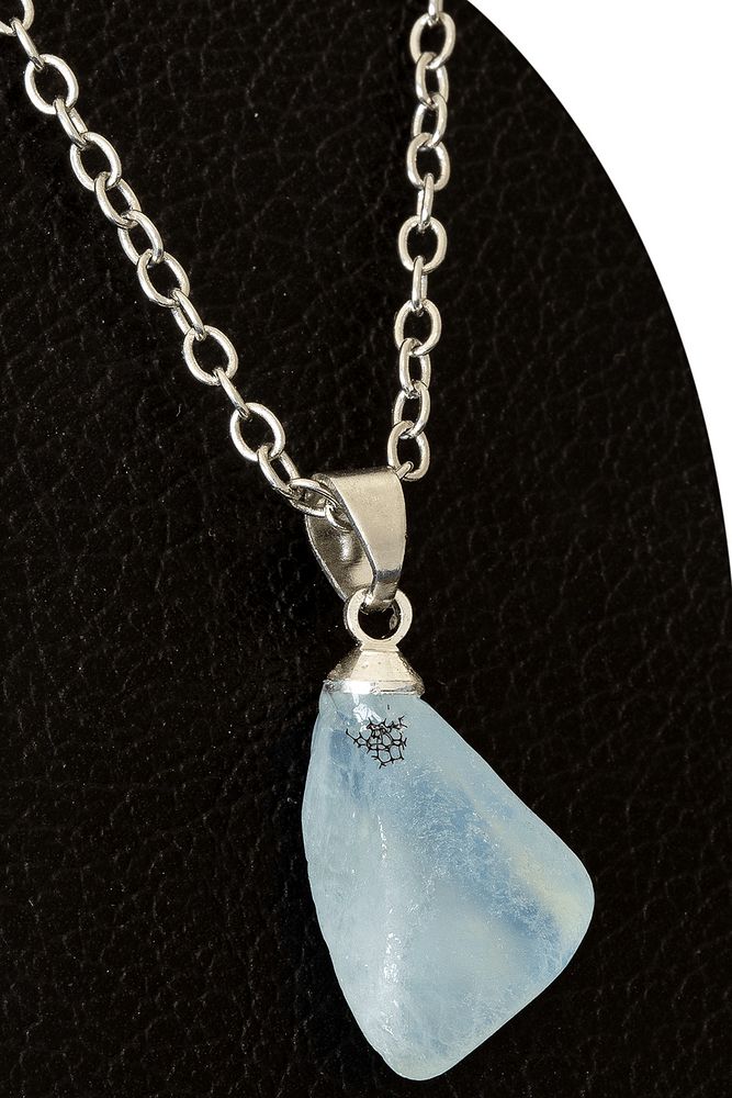 Sertifikalı Ham Işlenmemiş Mavi Topaz Taşı Kolye (5-8 CT)