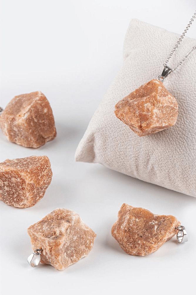 Sertifikalı Ham Işlenmemiş Güneş Taşı Kolye (GÜMÜŞ APARATLI)