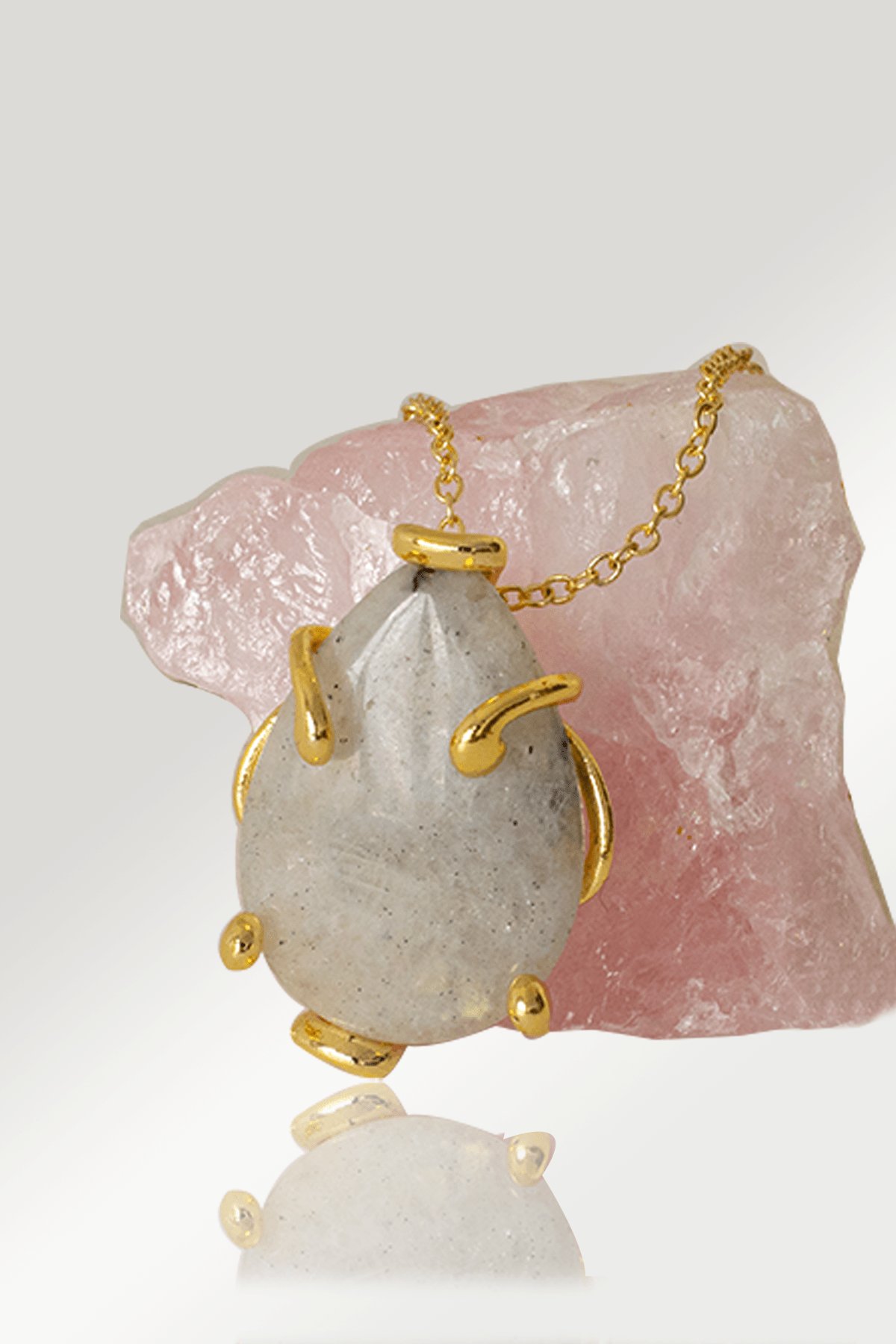 Sertifikalı AAA+ Damla Model Ay Taşı Kolye - Altın Renkli