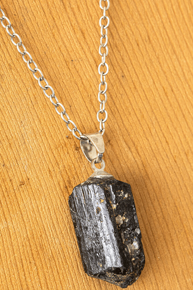 Sertifikalı Ham Işlenmemiş Siyah Turmalin Taşı Kolye