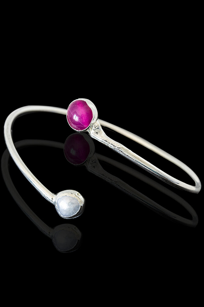 Sertifikalı Gümüş Renk Kelepçe Model Bileklik - (PEMBE AKİK - GERÇEK İNCİ)