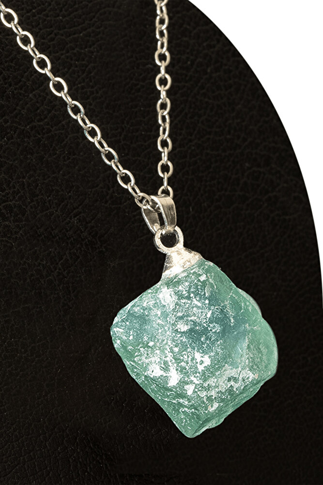 Sertifikalı Ham Işlenmemiş Yeşil Florit Taşı Kolye (MİNİ BOY)