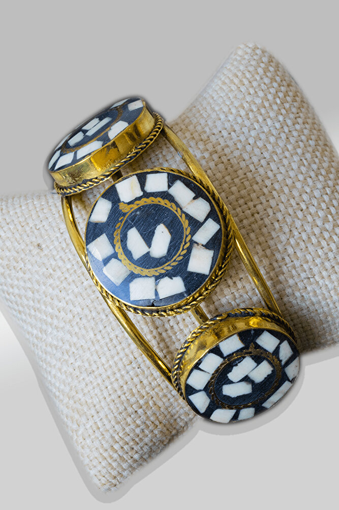 Sertifikalı Sedef Taşı İşlemeli Kelepçe Model Bileklik - Altın Kaplama