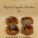 Sertifikalı Altıgen 7 Çakra Enerji Kristali – Ruhsal Dengenin ve Pozitif Enerjinin Doğal Taş Bloğu
