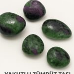 Sertifikalı Ruby Zoisite Yakutlu Zümrüt Taşı Kütle 25–30 mm Sevgi Denge Canlılık Enerjisi Taşı