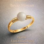 Sertifikalı Egzama Enerji Frekans Yüzüğü – Beyaz Mercan Ayarlamalı Gold İnce Kasa Terazi Balık Burç